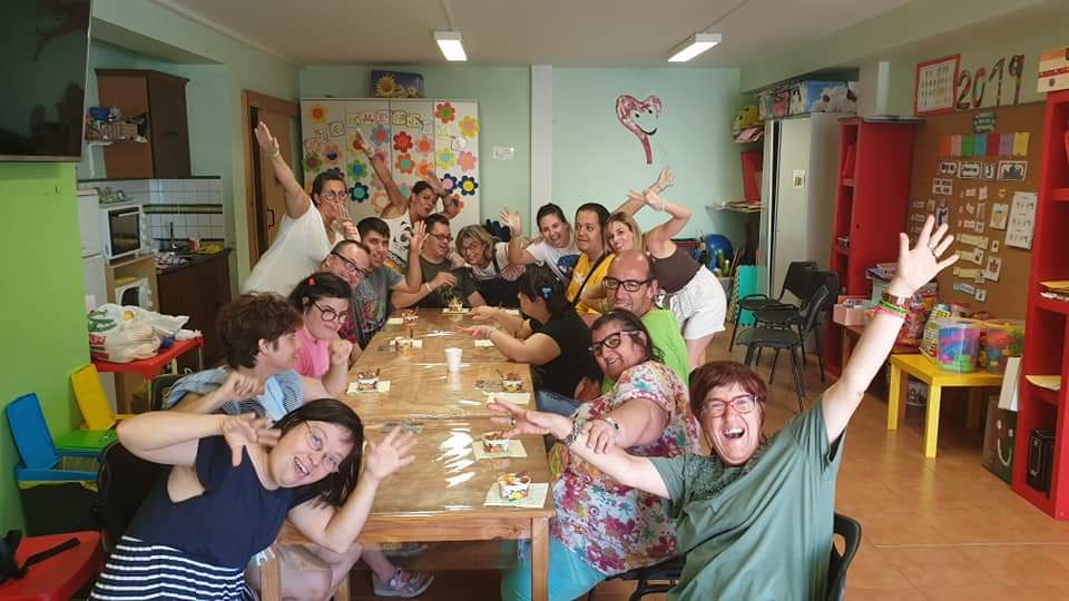 Personas con discapacidad realizando un taller en Padisbalta